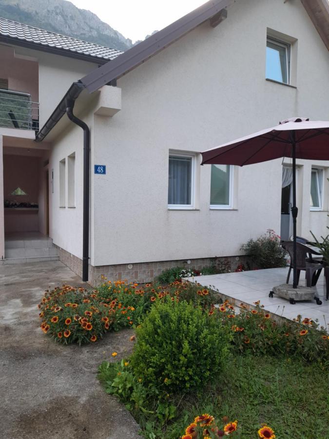 Vuthaj Breti'S Guesthouse מראה חיצוני תמונה